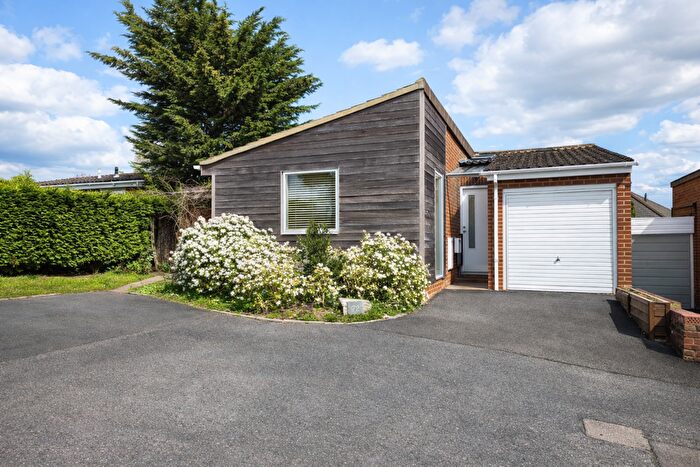 3 Bedroom Bungalow For Sale In Hurst Park Road, Twyford, Reading, Berkshire, RG10