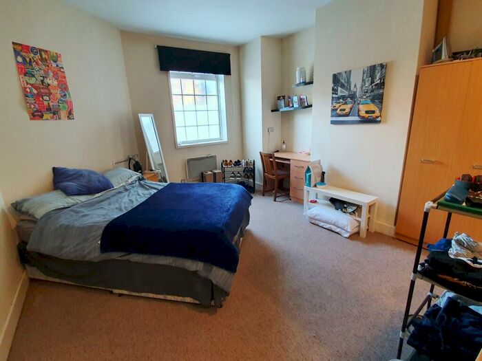 3 Bedroom Maisonette To Rent In Queen Street, Portsmouth, PO1