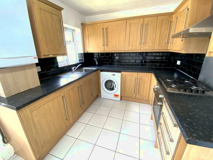 3 Bedroom Flat To Rent In Kerrison Road, London, E15