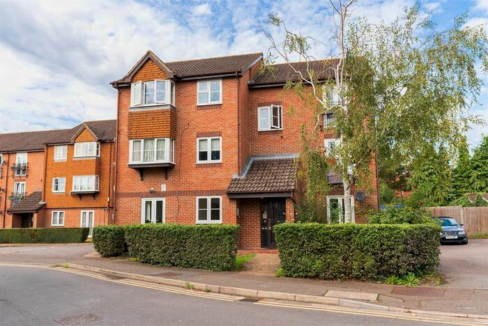 2 Bedroom Flat To Rent In Knowles Close, Yiewsley, West Drayton, UB7