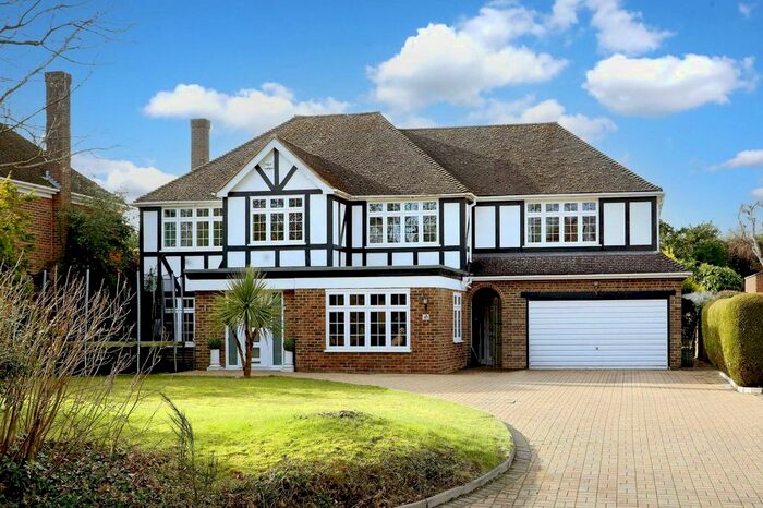 6 Bedroom Country House For Sale In Green Lane, Burnham, SL1