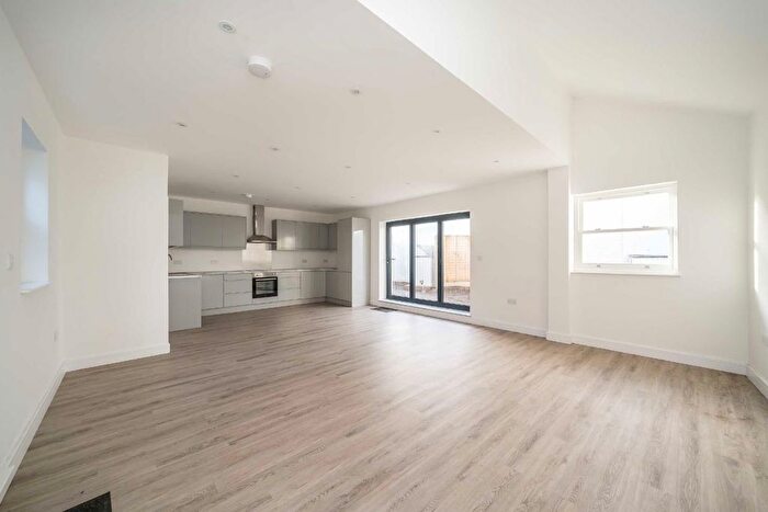 3 Bedroom Semi Detached House To Rent In Sulina Road, Brixton Hill, SW2