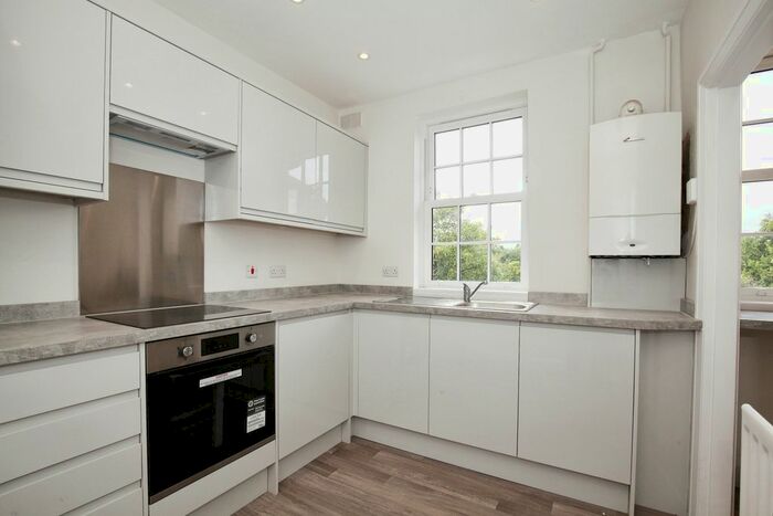 3 Bedroom Flat To Rent In Station Parade, Noel Road, London, W3