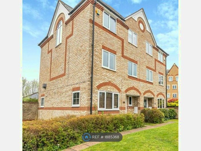 4 Bedroom Semi-Detached House To Rent In Norbury Avenue, Watford, WD24