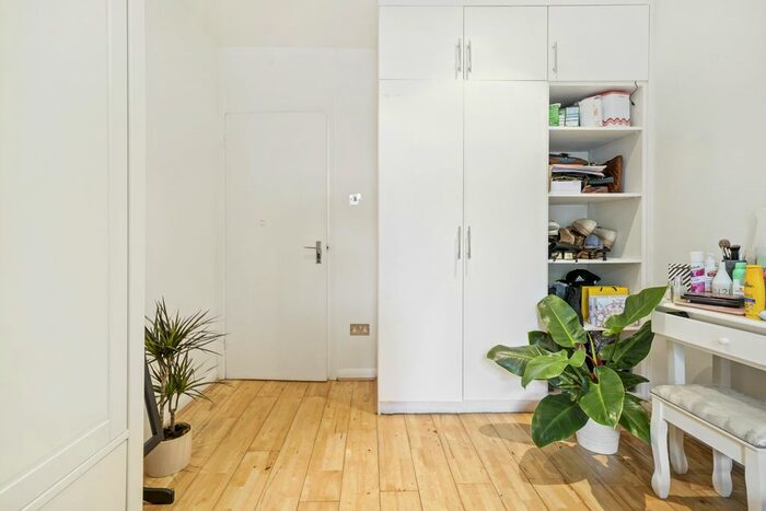 2 Bedroom Flat For Sale In Lechmere Road, Willesden Green, NW2