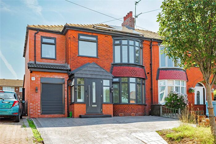4 Bedroom Semi Detached House For Sale In Broadway, Chadderton, Oldham, Greater Manchester, OL9