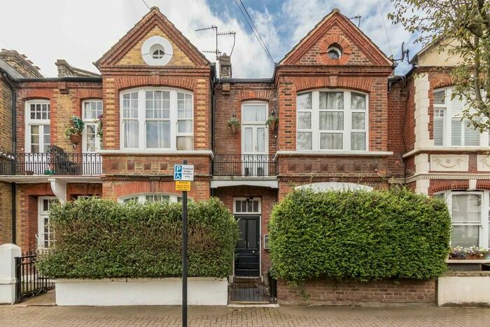 3 Bedroom Flat To Rent In Norroy Road, London, SW15