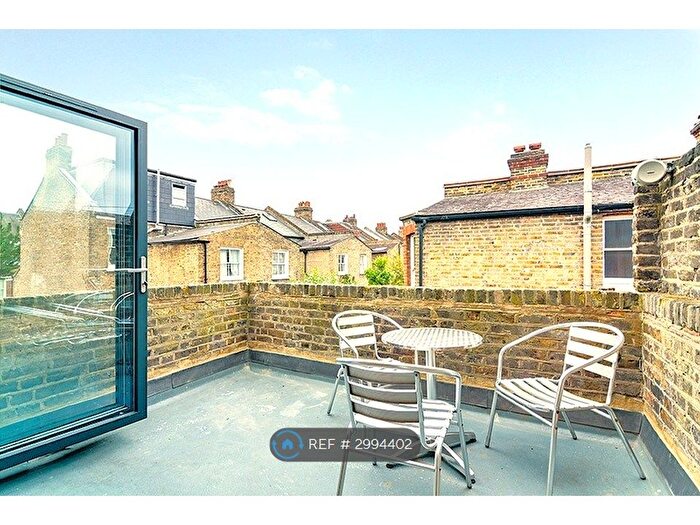 2 Bedroom Flat To Rent In Strathleven Road, London, SW2