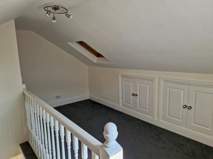 2 Bedroom Maisonette To Rent In Hook Road, Epsom, KT19