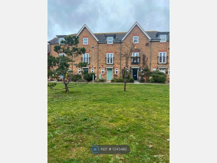 4 Bedroom Terraced House To Rent In Westview Close, Peacehaven, BN10