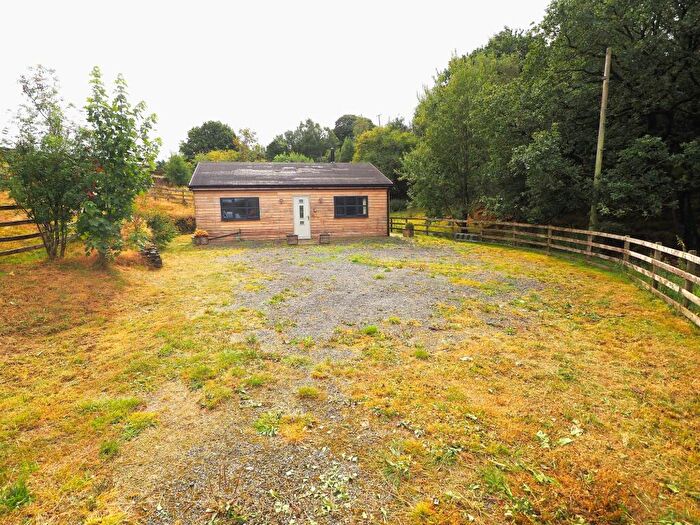 2 Bedroom Detached House To Rent In Highgate Road, Hayfield, SK22