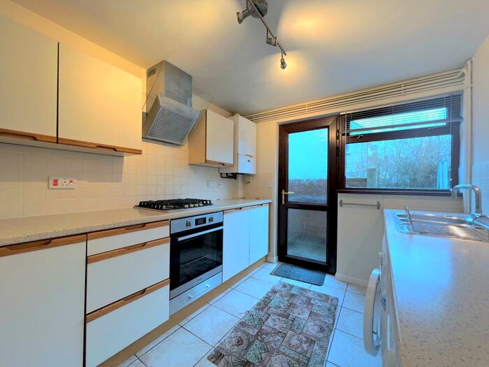 2 Bedroom Apartment To Rent In Ynyslyn Road, Pontypridd, CF37