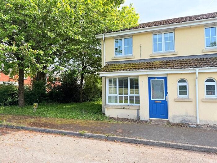 3 Bedroom Semi Detached House For Sale In Waylands Road, Tiverton, EX16