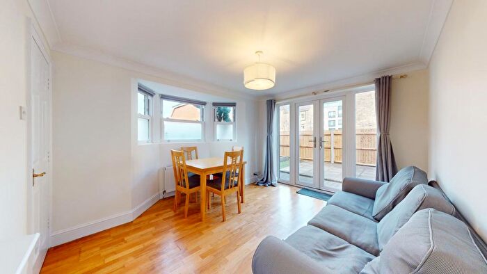 1 Bedroom Flat To Rent In Bective Road, London, SW15