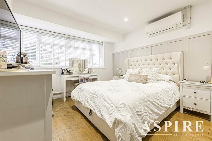 2 Bedroom Semi-Detached Bungalow For Sale In Karen Close, Benfleet, SS7