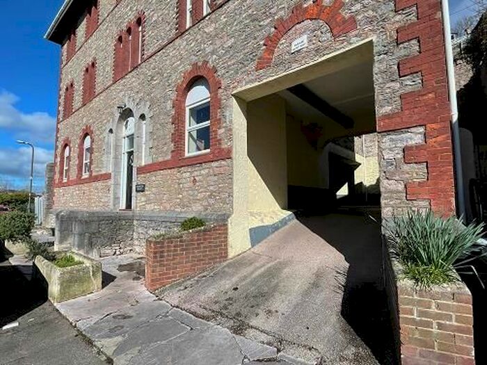 1 Bedroom Flat To Rent In Queen Street, Torquay, TQ1