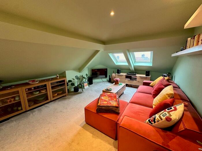 1 Bedroom Flat To Rent In Auckland Hill, West Norwood, London, SE27