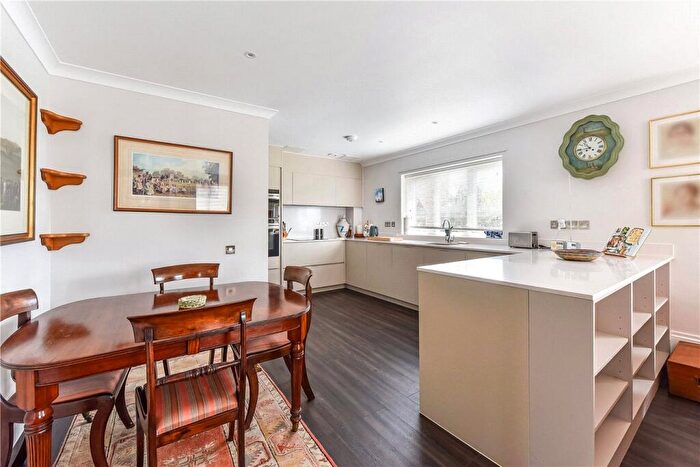 2 Bedroom Apartment To Rent In Farnham Road, Liss, Hampshire, GU33