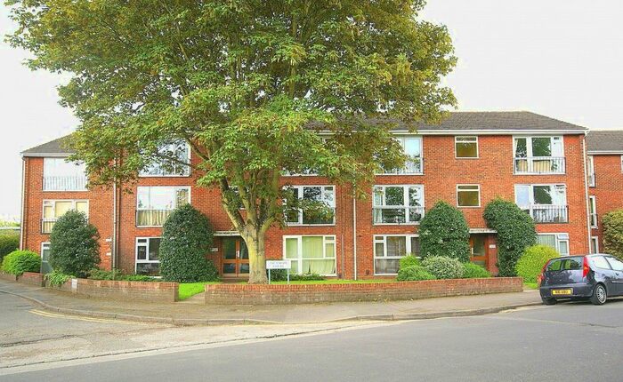 2 Bedroom Flat To Rent In Springfield Road, Windsor, Berkshire, SL4