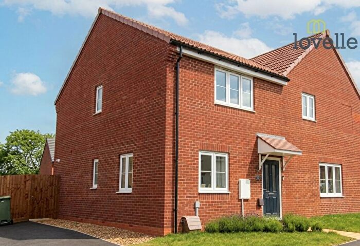 3 Bedroom Semi-Detached House For Sale In Daisy Drive, Laceby, DN37