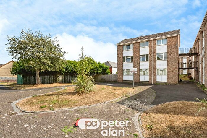 2 Bedroom Flat For Sale In White Gates Court, Skewen, Neath, SA10