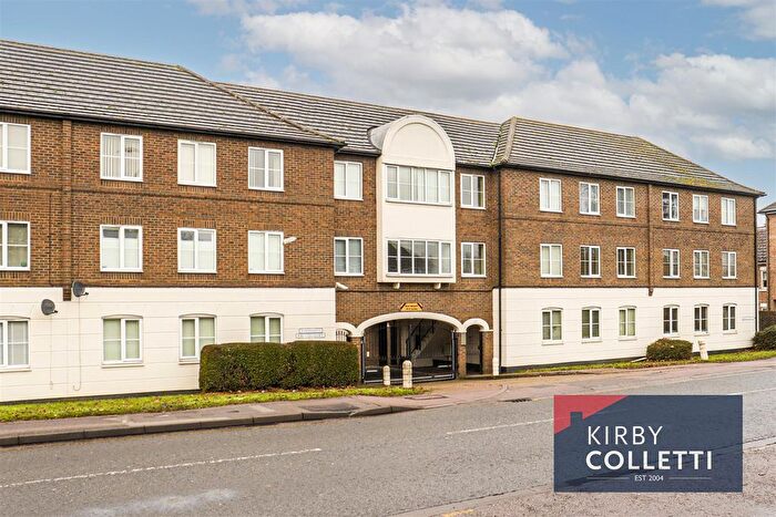 2 Bedroom Flat To Rent In Beech Court, Station Road, Broxbourne, Hertfordshire, EN10