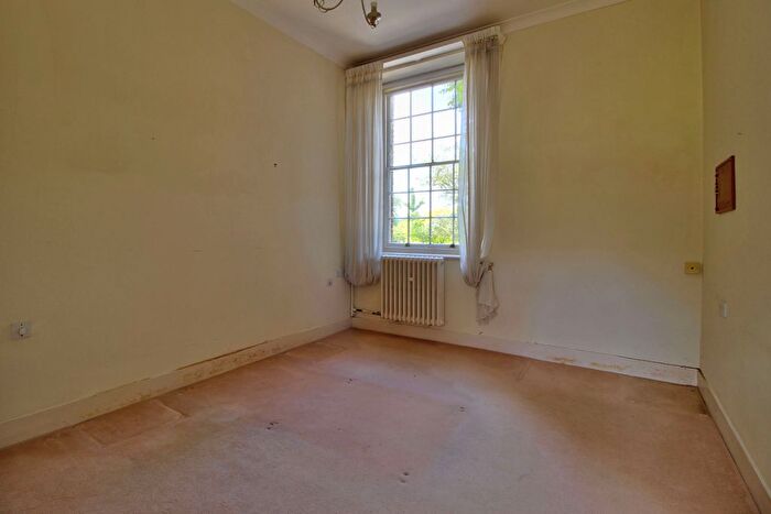 2 Bedroom Flat For Sale In Swallowfield Park, Swallowfield, Reading, RG7