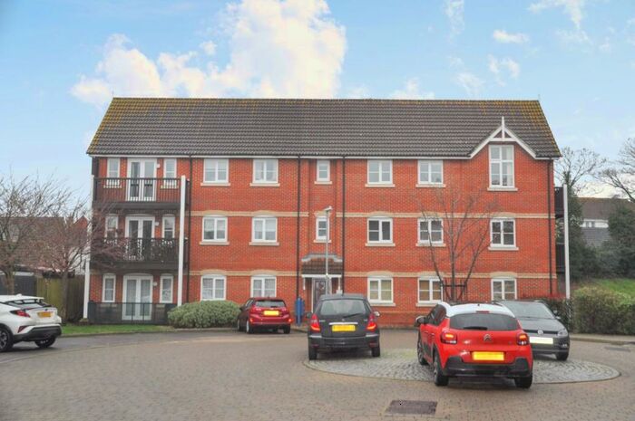 2 Bedroom Apartment To Rent In Searle Close, Chelmsford, CM2