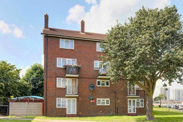 2 Bedroom Maisonette To Rent In Jeremys Green, Enfield N18