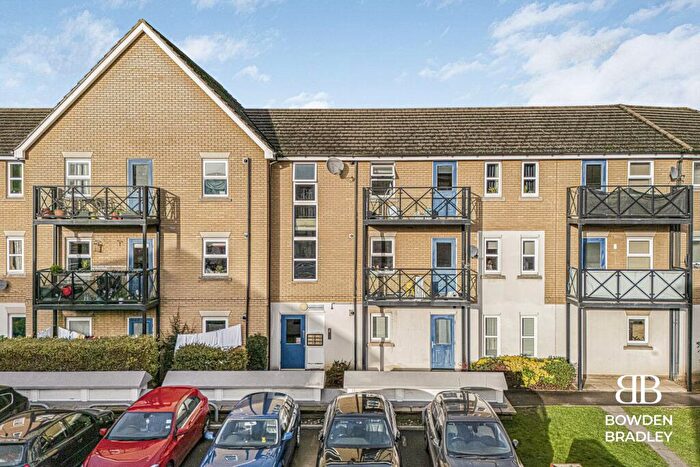 2 Bedroom Flat For Sale In Glandford Way, Chadwell Heath, RM6