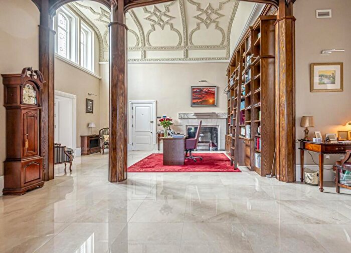 3 Bedroom Apartment For Sale In Kingswood, KT20