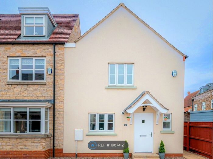3 Bedroom Semi-Detached House To Rent In Harvey Walk, New Waltham, DN36