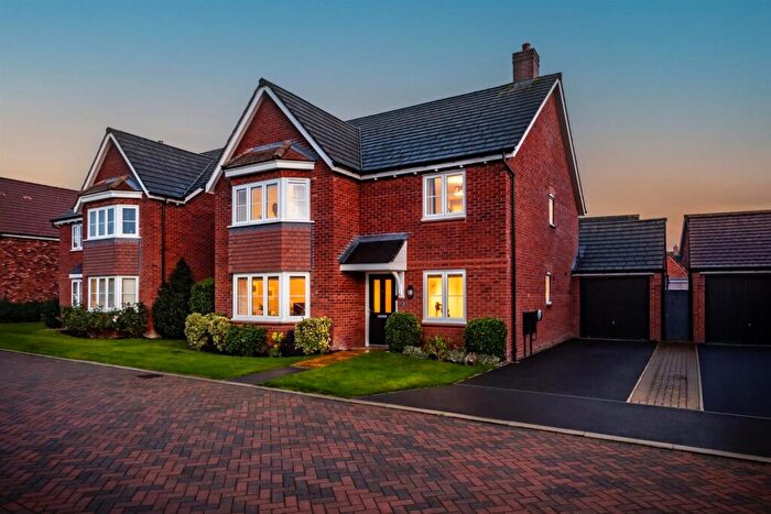5 Bedroom Detached House For Sale In Groves Way, Moulton, CW9