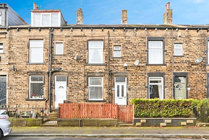 3 Bedroom Terraced House For Sale In Peterborough Place, Bradford, BD2