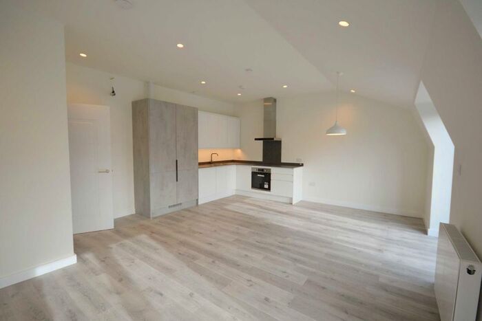 2 Bedroom Flat To Rent In Shirehall Lane, London, NW4