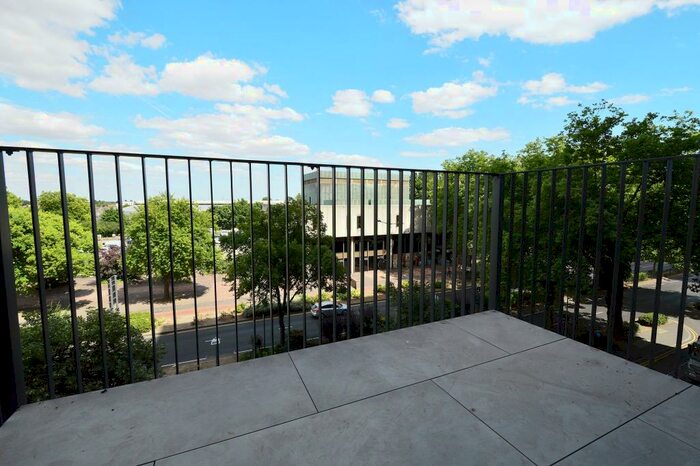 2 Bedroom Apartment To Rent In Victoria Avenue, Southend On Sea, SS2