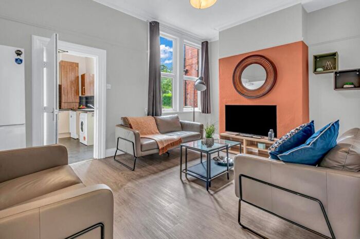 6 Bedroom House To Rent In Vinery Road, Leeds, LS4