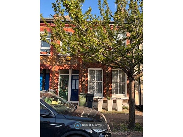 1 Bedroom Flat To Rent In Crimsworth Road, London, SW8