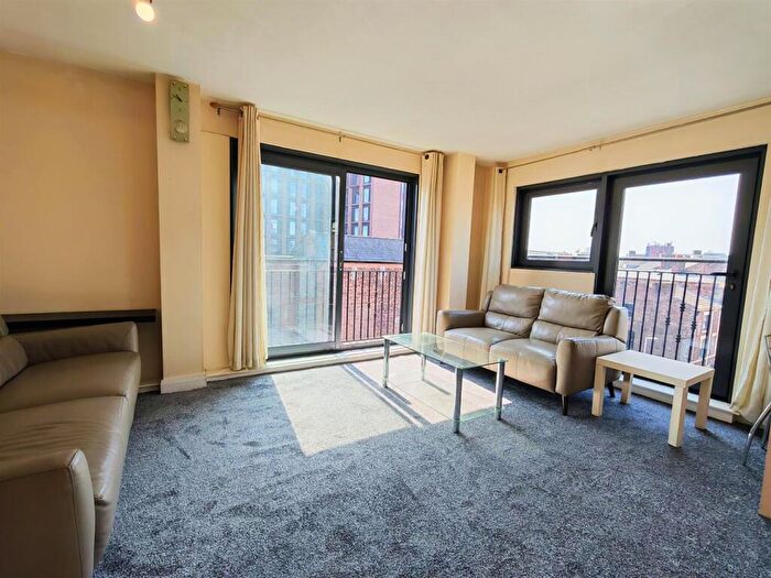 2 Bedroom Apartment To Rent In Central Gardens, Benson Street, L1