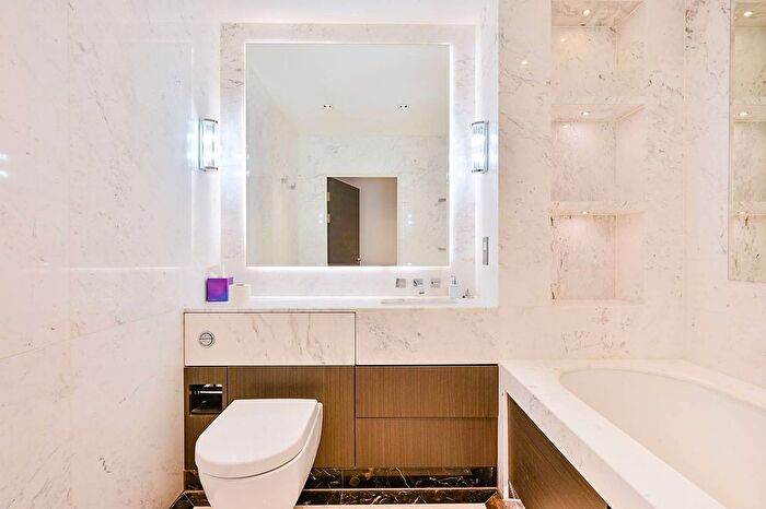 3 Bedroom Flat To Rent In The Kew Bridge Apartments, Kew Bridge, London, TW8