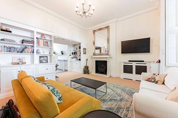 3 Bedroom Flat For Sale In St Georges Square, Pimlico, London, SW1V