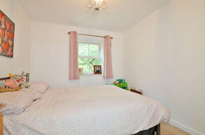 2 Bedroom Flat For Sale In Mescott Meadows, Hedge End, SO30