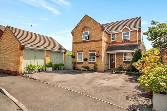 4 Bedroom Detached House For Sale In Capesthorne Drive, Haydon Wick, Swindon, Wiltshire, SN25