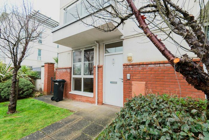 4 Bedroom Semi-Detached House To Rent In Helmdon Road, Leicester, LE2