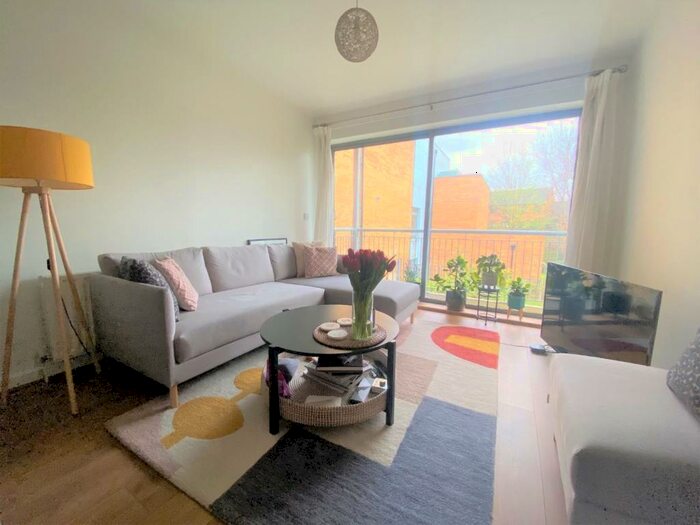 1 Bedroom Apartment To Rent In Lea Court, Broad Lane, London, N15