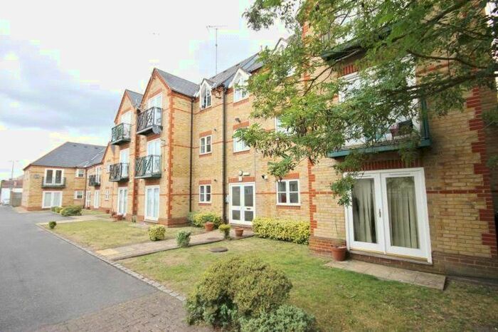 2 Bedroom Flat To Rent In Hummer Road, Egham, Surrey, TW20