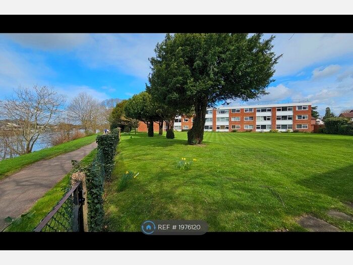 2 Bedroom Flat To Rent In Jamnagar Close, Staines-Upon-Thames, TW18