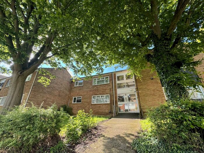 2 Bedroom Flat To Rent In Purford Green, Harlow, Essex, CM18