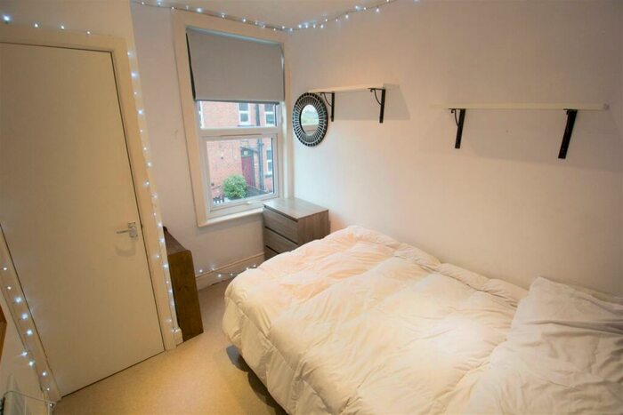 5 Bedroom Terraced House To Rent In Newport View, Burley, Leeds, LS6
