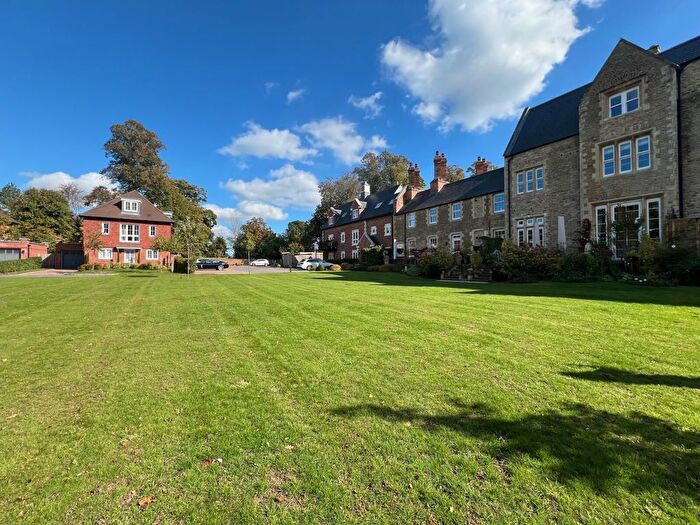 1 Bedroom Flat For Sale In Parklands, Besselsleigh, Abingdon, Oxfordshire, OX13